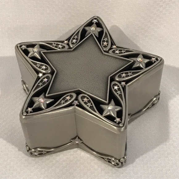 Things Remembered Featuring Swarovski Crystal Components Jewelry Star Shape Box - Picture 2 of 5